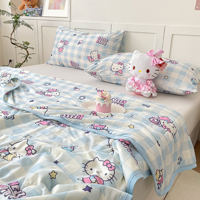 91家纺网 家纺一手货源 找家纺 金爱家2025新款A类三丽鸥正版授权高品质牛奶丝软糯针织棉大豆夏被系列详情 针织棉三丽鸥-蓝格kitty