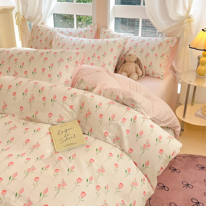 91家纺网 家纺一手货源 找家纺 仔仔熊 2025新款全棉印花四件套 粉色花花