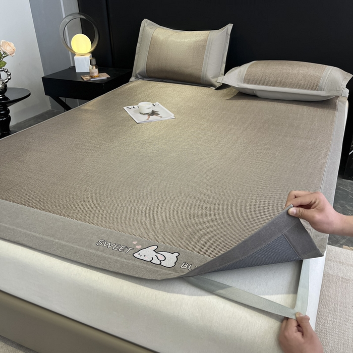 91家纺网 家纺一手货源 找家纺 莱米家纺 2025新款加厚凉感绣花冰藤席 可爱兔—香槟-凉席