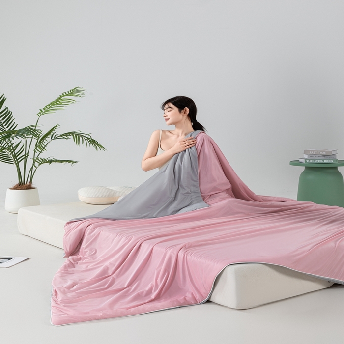 91家纺网 家纺一手货源 找家纺 潮邦家居 2025新款凉感丝夏被夏凉被空调被 粉黛玉拼灰