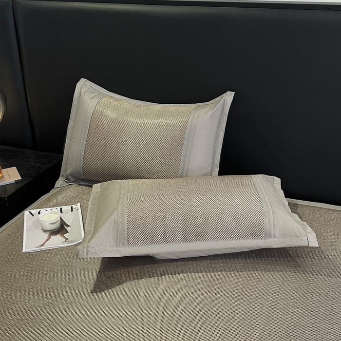 91家纺网 家纺一手货源 找家纺 莱米家纺 2025新款加厚凉感绣花冰藤席 可爱兔—香槟-凉席