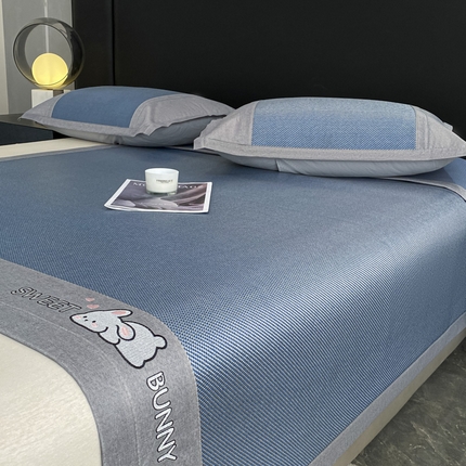 莱米家纺 2025新款加厚凉感绣花冰藤席 可爱兔—雾霾蓝-凉席