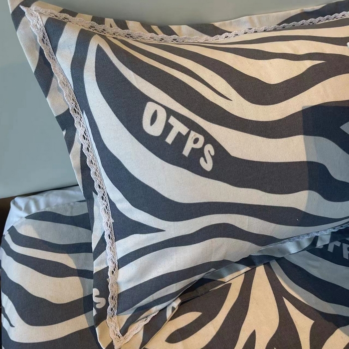 91家纺网 家纺一手货源 找家纺 仟网汇 2025全棉老粗布蕾丝花边三件套（无纺布手提包装） 斑马纹