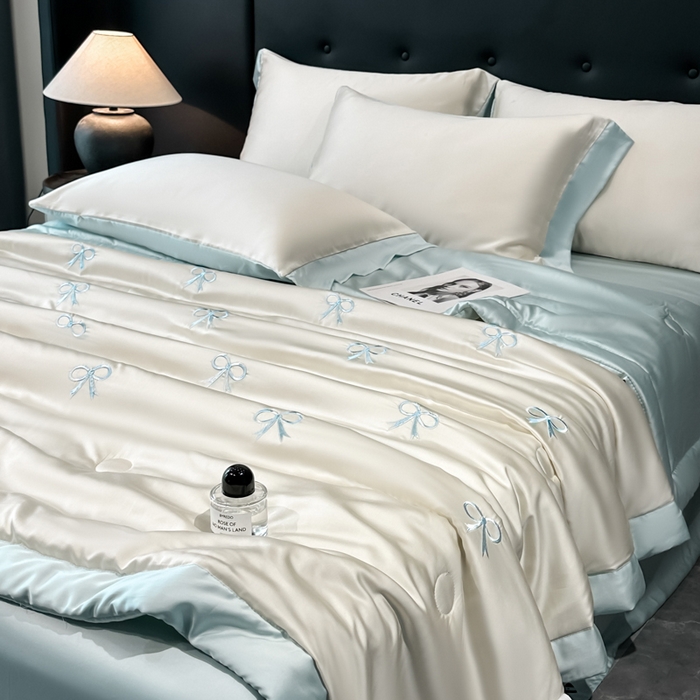 91家纺网 家纺一手货源 找家纺 满羽家纺 2025新款冰丝夏被四件套-满绣系列 蝴蝶结-奶白兰