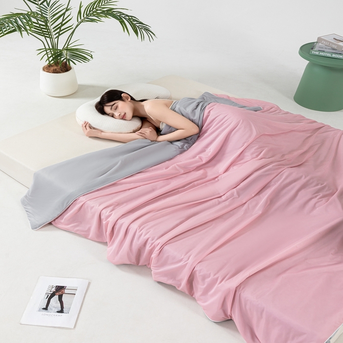 91家纺网 家纺一手货源 找家纺 潮邦家居 2025新款凉感丝夏被夏凉被空调被 粉黛玉拼灰