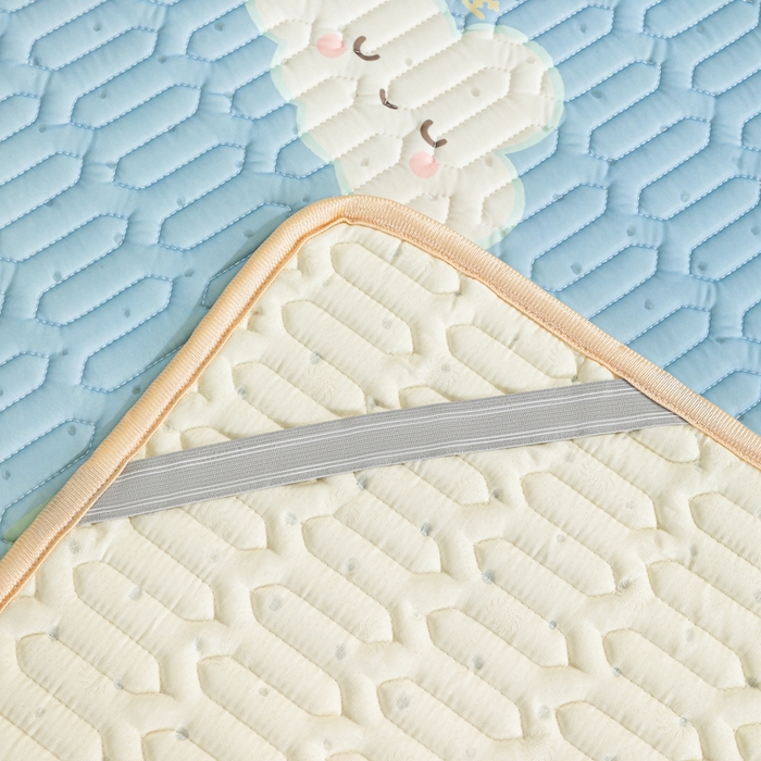 91家纺网 家纺一手货源 找家纺 美丽折2025新品6mm厚天然乳胶凉席三件套 大版印花卡通乳胶凉席平铺款 嗨皮云