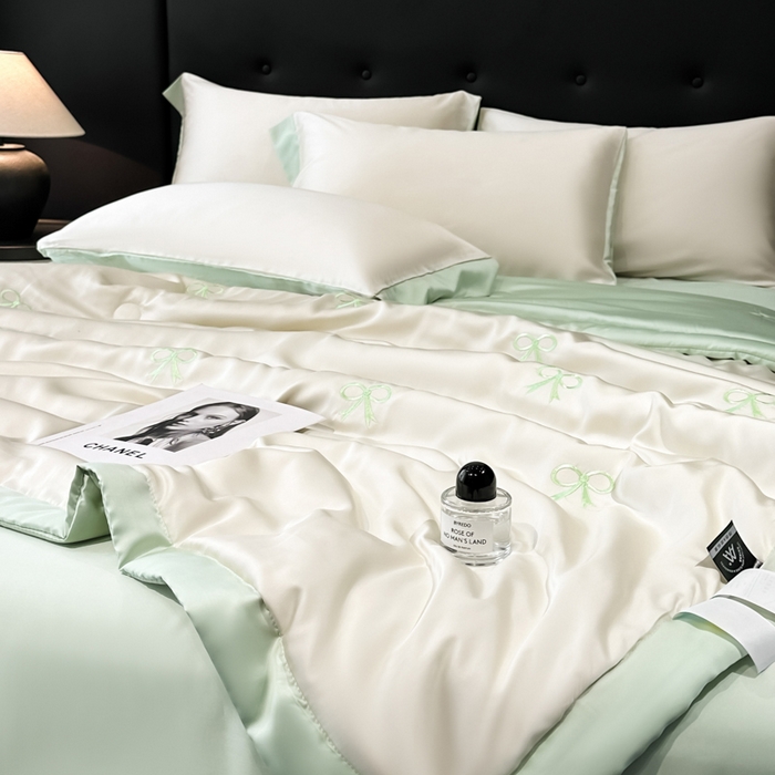 91家纺网 家纺一手货源 找家纺 满羽家纺 2025新款冰丝夏被四件套-满绣系列 蝴蝶结-奶白绿