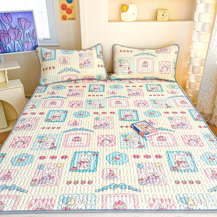 91家纺网 家纺一手货源 找家纺 柒月家居 2025新款小清新乳胶凉席 蛋糕兔兔