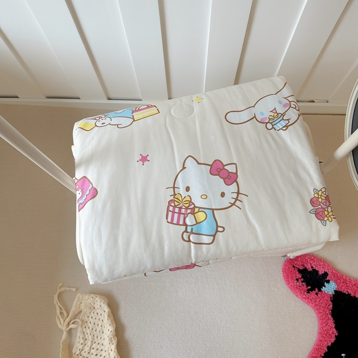 91家纺网 家纺一手货源 找家纺 兜米家居 2025夏季新品三丽鸥深睡双感针织凉感空调被夏被 快乐家族