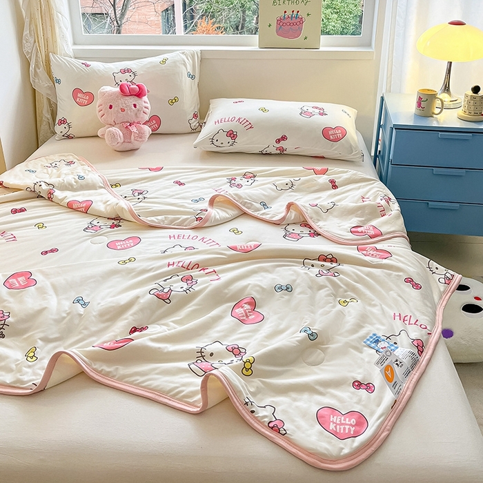 91家纺网 家纺一手货源 找家纺 金爱家2025新款A类三丽鸥正版授权高品质牛奶丝软糯针织棉大豆夏被系列详情 针织棉三丽鸥-心心kitty