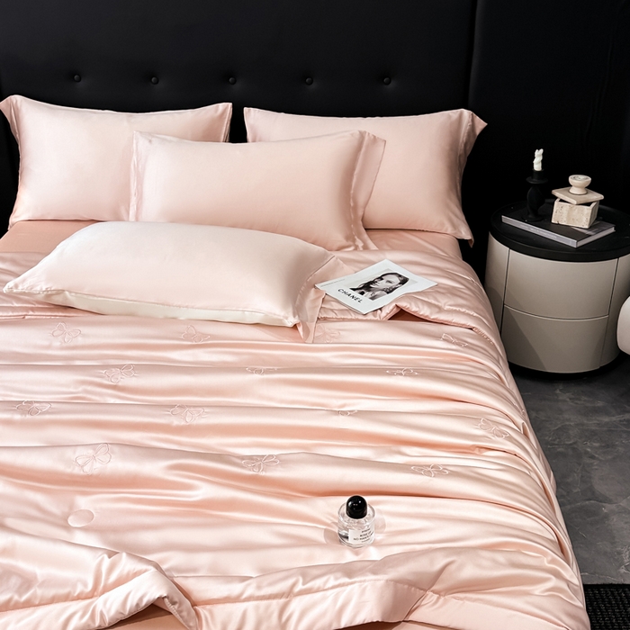 91家纺网 家纺一手货源 找家纺 满羽家纺 2025新款冰丝夏被四件套-满绣系列 迷蝶-桃粉