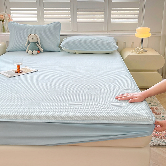 91家纺网 家纺一手货源 找家纺 迪乐妮 2025新款小冰熊凉豆豆席床笠 天空蓝-小冰熊凉豆豆床笠