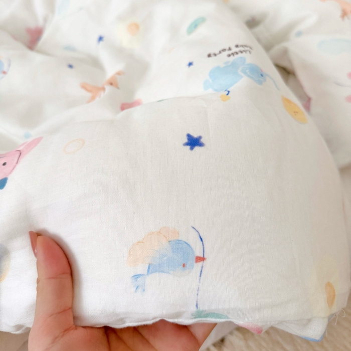 91家纺网 家纺一手货源 找家纺 2025新款全棉26℃有氧双层纱幼儿园多件套 飞行奇遇