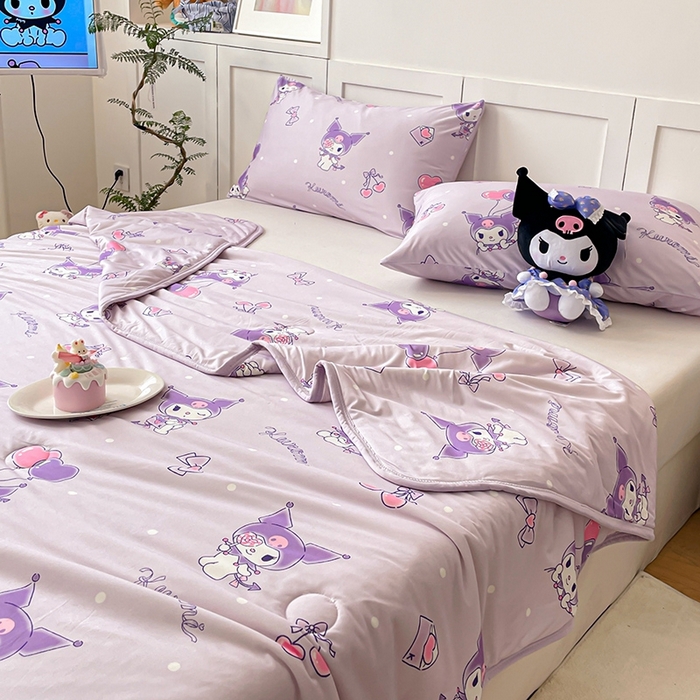 91家纺网 家纺一手货源 找家纺 金爱家2025新款A类三丽鸥正版授权高品质牛奶丝软糯针织棉大豆夏被系列详情 针织棉三丽鸥-樱桃库洛米