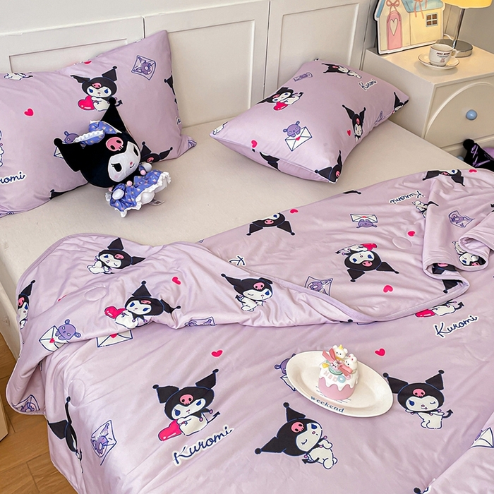 91家纺网 家纺一手货源 找家纺 金爱家2025新款A类三丽鸥正版授权高品质牛奶丝软糯针织棉大豆夏被系列详情 针织棉三丽鸥-紫色梦幻库洛米