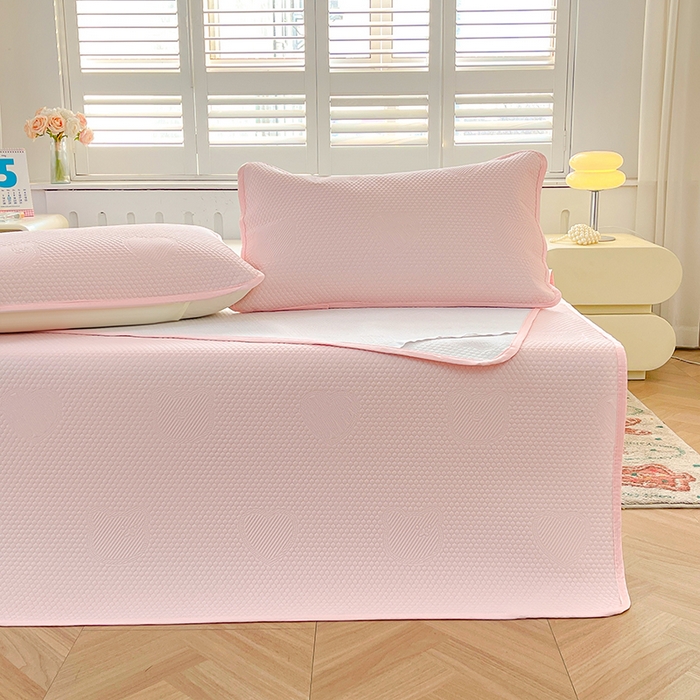 91家纺网 家纺一手货源 找家纺 迪乐妮 2025新款小冰熊凉豆豆席床笠 淑女粉-小冰熊凉豆豆席