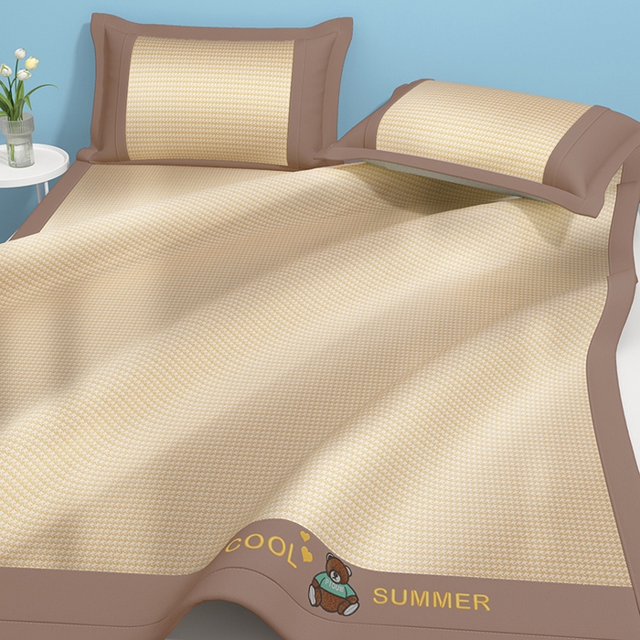 91家纺网 家纺一手货源 找家纺 绒艺席业 2025新款A类抗菌冰丝凉席系列-小冰熊款 冰熊-咖