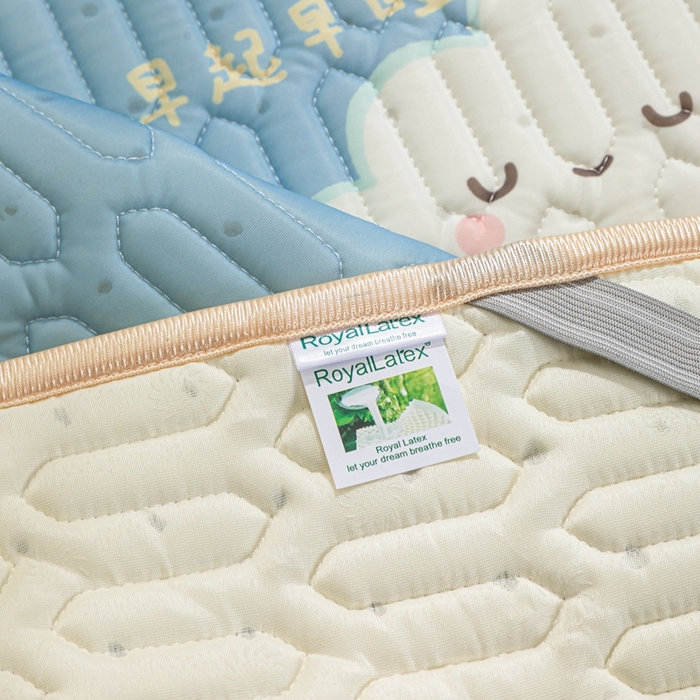 91家纺网 家纺一手货源 找家纺 美丽折2025新品6mm厚天然乳胶凉席三件套 大版印花卡通乳胶凉席平铺款 嗨皮云