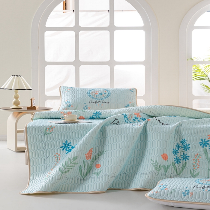 91家纺网 家纺一手货源 找家纺 美丽折2025新品6mm厚天然乳胶凉席三件套 大版印花卡通乳胶凉席平铺款 温婉花镜-蓝