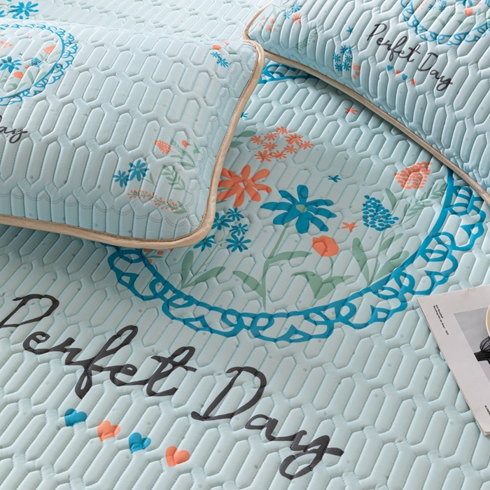 91家纺网 家纺一手货源 找家纺 美丽折2025新品6mm厚天然乳胶凉席三件套 大版印花卡通乳胶凉席平铺款 温婉花镜-蓝