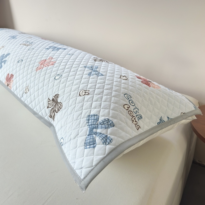 91家纺网 家纺一手货源 找家纺 爱港家纺 2025新款凉感丝双人长枕巾 夏季情侣枕头巾 绑带长枕巾 蓝蝶结 120*48