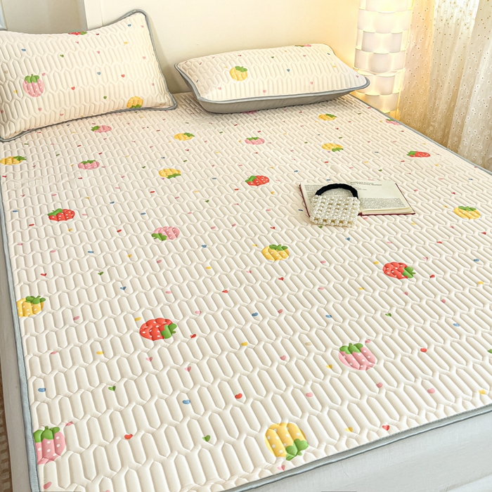 91家纺网 家纺一手货源 找家纺 柒月家居 2025新款小清新乳胶凉席 爱心草莓