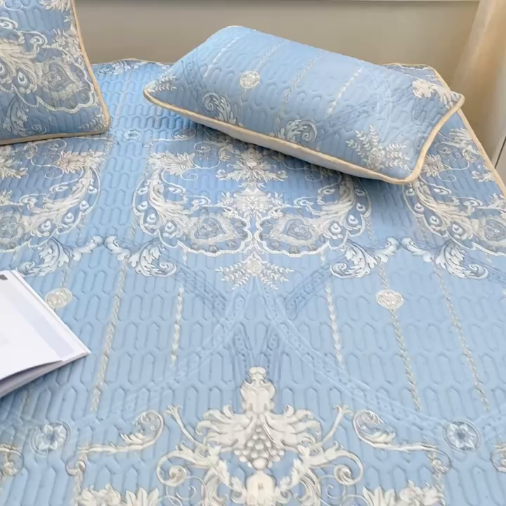 91家纺网 家纺一手货源 找家纺 美丽折2025新品6mm厚天然乳胶凉席三件套 大版印花卡通乳胶凉席平铺款 贵族风范