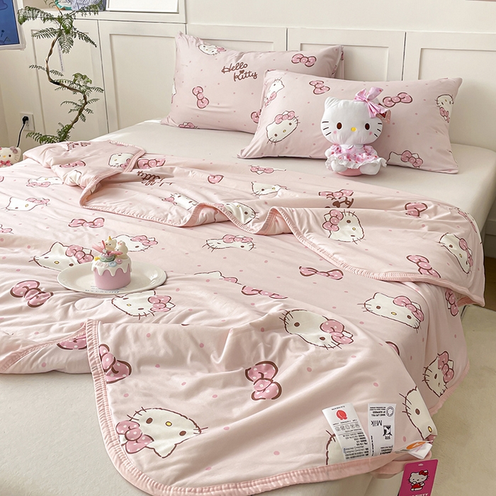 91家纺网 家纺一手货源 找家纺 桃子家居 2025新款A类三丽鸥正版授权高品质牛奶丝软糯针织棉大豆夏被系列 针织棉三丽鸥-爱心美少女kitty