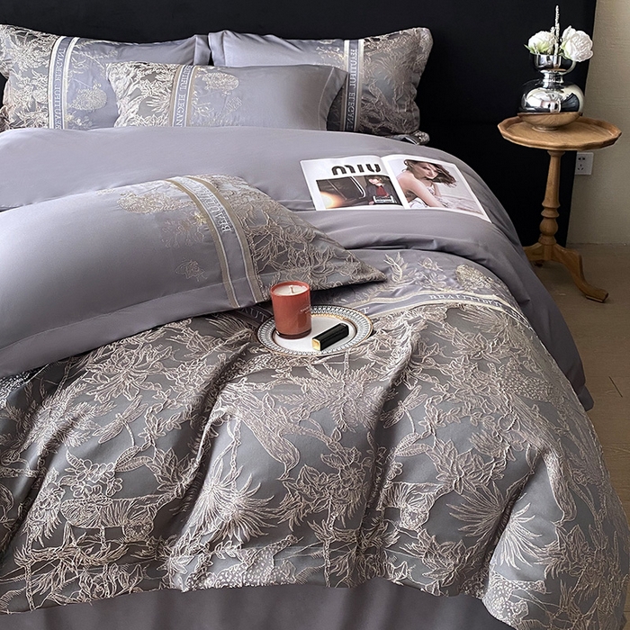 91家纺网 家纺一手货源 找家纺 优悦生活馆 2025新款冰丝浮雕绣花四件套 迷雾花园-深灰