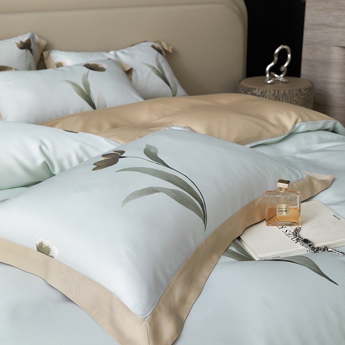 91家纺网 家纺一手货源 找家纺 薏思家纺 2025新款50支莱赛尔天丝数码印花夏被+四件套（礼盒包装） 半弦春漫