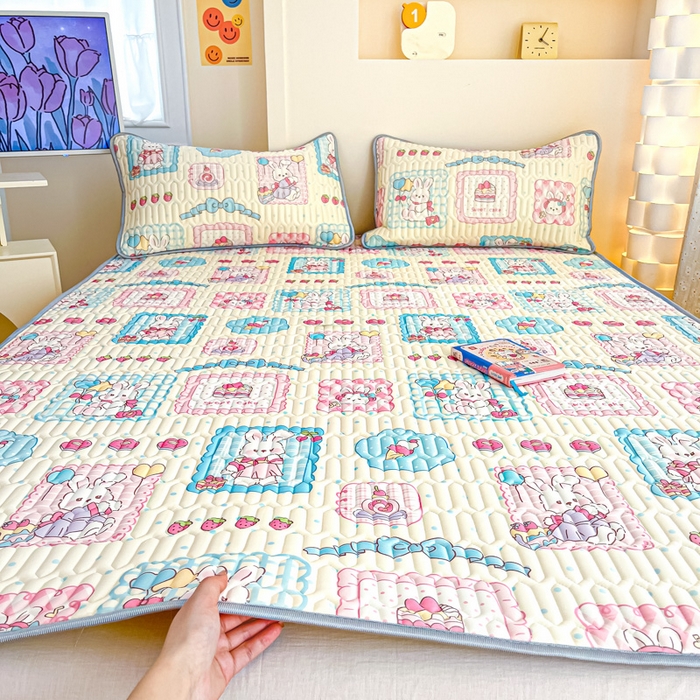 91家纺网 家纺一手货源 找家纺 柒月家居 2025新款小清新乳胶凉席 蛋糕兔兔