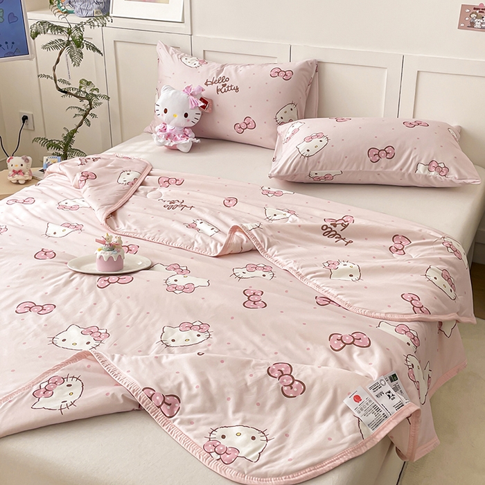 91家纺网 家纺一手货源 找家纺 桃子家居 2025新款A类三丽鸥正版授权高品质牛奶丝软糯针织棉大豆夏被系列 针织棉三丽鸥-爱心美少女kitty