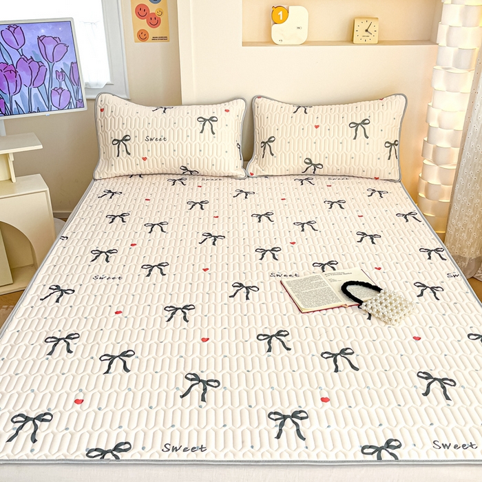 91家纺网 家纺一手货源 找家纺 柒月家居 2025新款小清新乳胶凉席 黑蝴蝶结