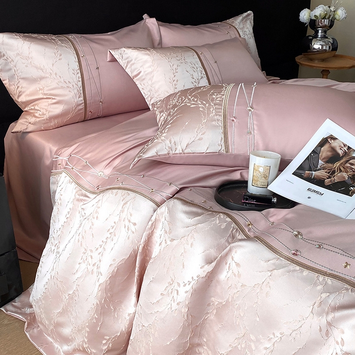 91家纺网 家纺一手货源 找家纺 优悦生活馆 2025新款冰丝浮雕绣花四件套 浪漫星河-豆沙