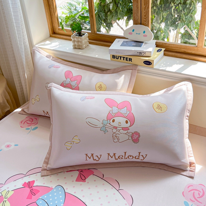 91家纺网 家纺一手货源 找家纺 博雅 2025新款 三丽鸥凉感丝夏被冰丝凉席组合四件套 小花美乐蒂