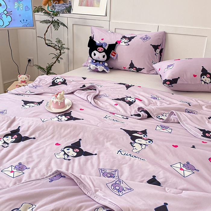 91家纺网 家纺一手货源 找家纺 金爱家2025新款A类三丽鸥正版授权高品质牛奶丝软糯针织棉大豆夏被系列详情 针织棉三丽鸥-紫色梦幻库洛米