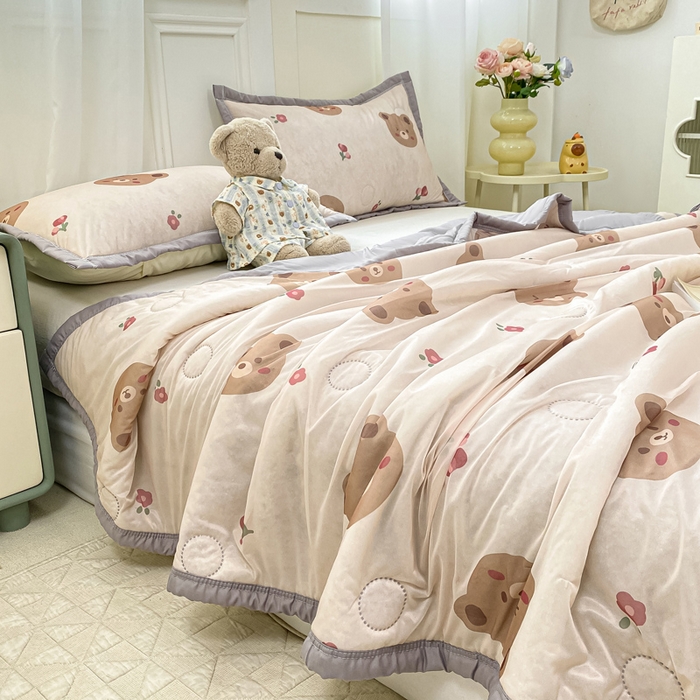 91家纺网 家纺一手货源 找家纺 顺顺家纺 2025新款凉感丝印花夏被空调被 熊熊之家