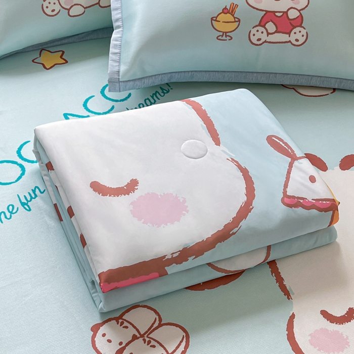 91家纺网 家纺一手货源 找家纺 博雅 2025新款 三丽鸥凉感丝夏被冰丝凉席组合四件套 甜品帕恰狗