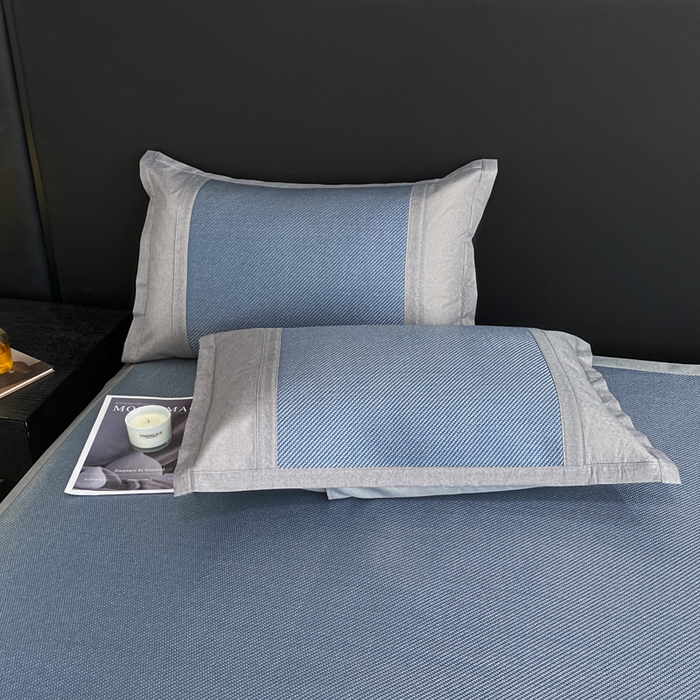 91家纺网 家纺一手货源 找家纺 莱米家纺 2025新款加厚凉感绣花冰藤席 可爱兔—雾霾蓝-凉席