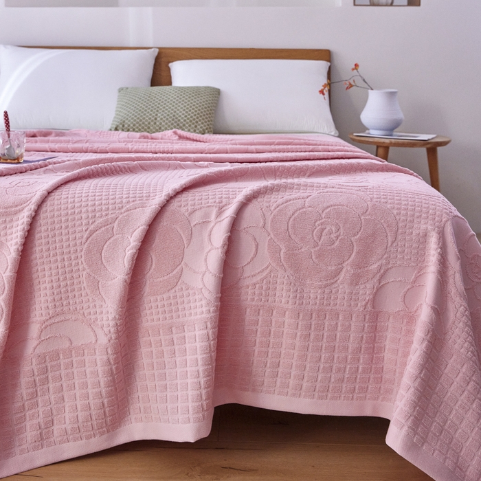 91家纺网 家纺一手货源 找家纺 爱港家纺 2025新款上海专版老式怀旧全棉A类纱布毛巾被 茶花-粉