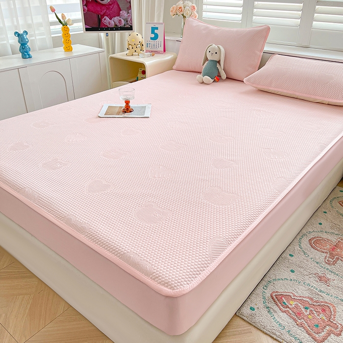 91家纺网 家纺一手货源 找家纺 迪乐妮 2025新款小冰熊凉豆豆席床笠 淑女粉-小冰熊凉豆豆床笠