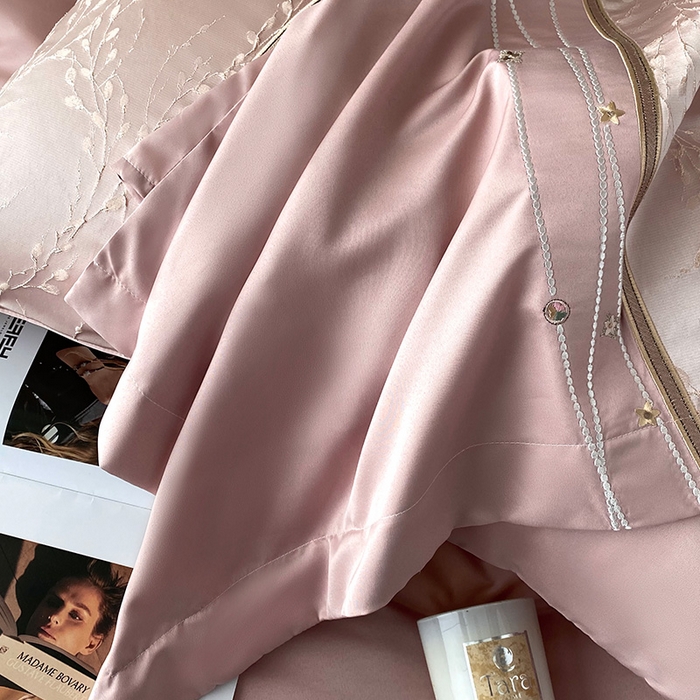 91家纺网 家纺一手货源 找家纺 优悦生活馆 2025新款冰丝浮雕绣花四件套 浪漫星河-豆沙