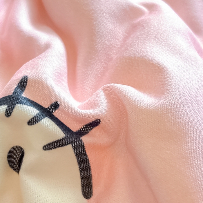 91家纺网 家纺一手货源 找家纺 金爱家2025新款A类三丽鸥正版授权高品质牛奶丝软糯针织棉大豆夏被系列详情 针织棉三丽鸥-粉粉甜筒kitty