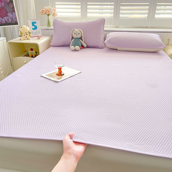 91家纺网 家纺一手货源 找家纺 迪乐妮 2025新款小冰熊凉豆豆席床笠 薰衣紫-小冰熊凉豆豆席