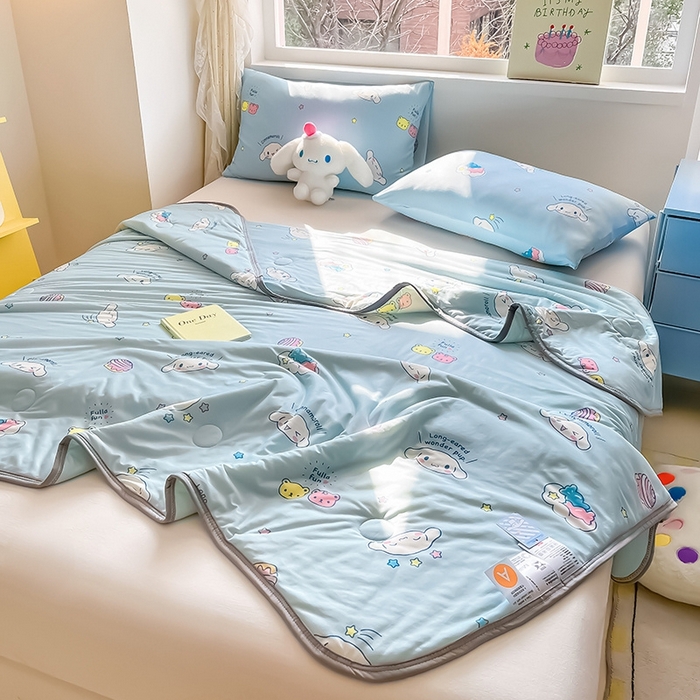 91家纺网 家纺一手货源 找家纺 金爱家2025新款A类三丽鸥正版授权高品质牛奶丝软糯针织棉大豆夏被系列详情 针织棉三丽鸥-可爱玉桂狗