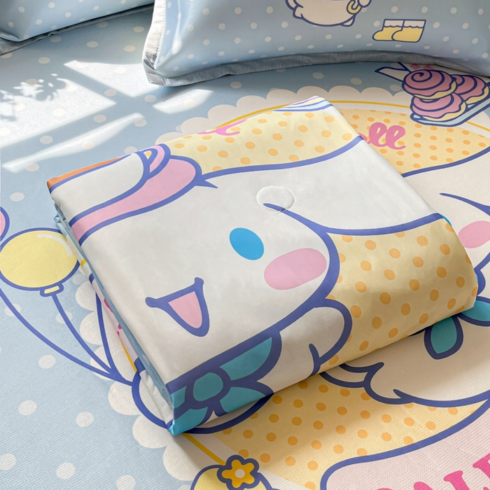 91家纺网 家纺一手货源 找家纺 博雅 2025新款 三丽鸥凉感丝夏被冰丝凉席组合四件套 欢乐玉桂狗