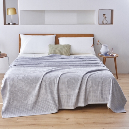 91家纺网 家纺一手货源 找家纺 爱港家纺 2025新款上海专版老式怀旧全棉A类纱布毛巾被 茶花-灰