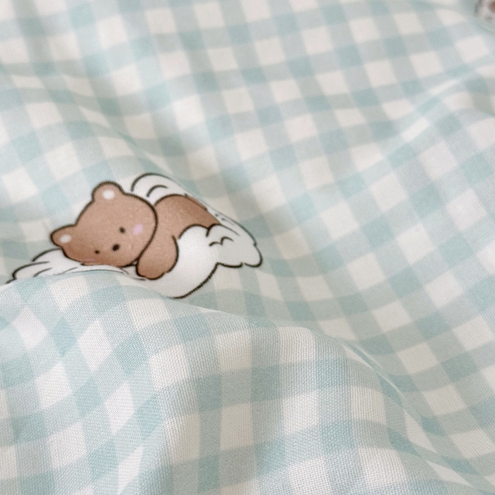 91家纺网 家纺一手货源 找家纺 2025新款全棉26℃有氧双层纱幼儿园多件套 小熊飞行员