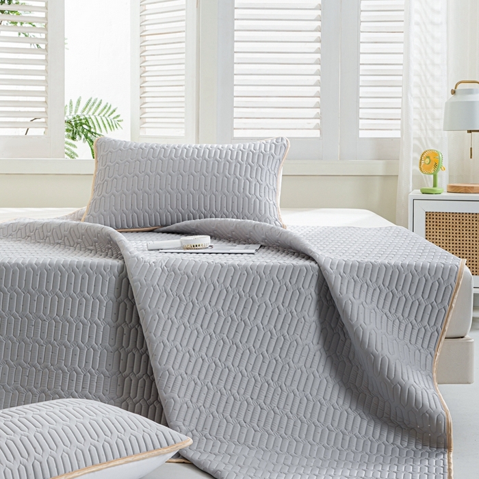 91家纺网 家纺一手货源 找家纺 美丽折2025新品6mm厚天然乳胶凉席三件套 大版印花卡通乳胶凉席平铺款 灰色