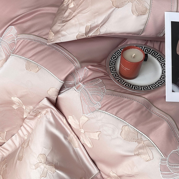 91家纺网 家纺一手货源 找家纺 优悦生活馆 2025新款冰丝浮雕绣花四件套 暮光之城-豆沙
